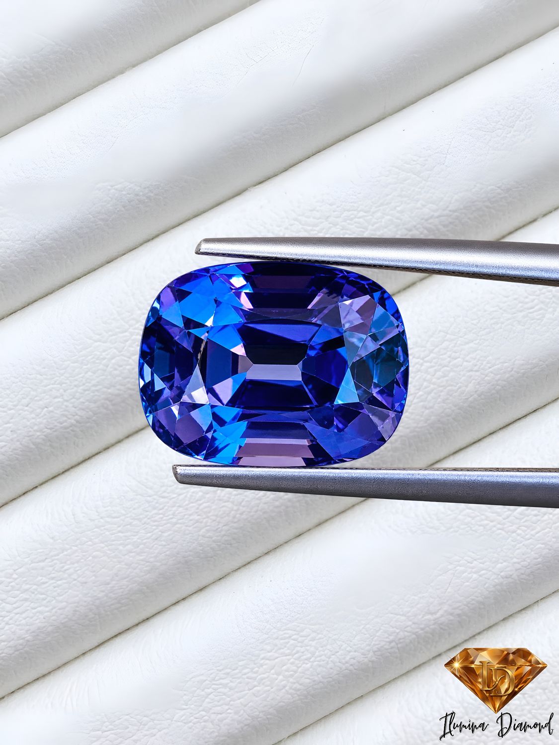 Tanzanite Naturelle - vivid violet bleu-  clarté VVS - 5.52cts - Origine Tanzanie certifié