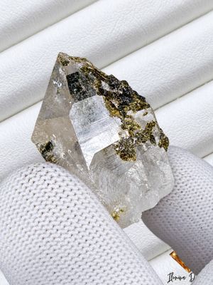 Épidote sur matrice quartz - 87.85 Cts - pakistan