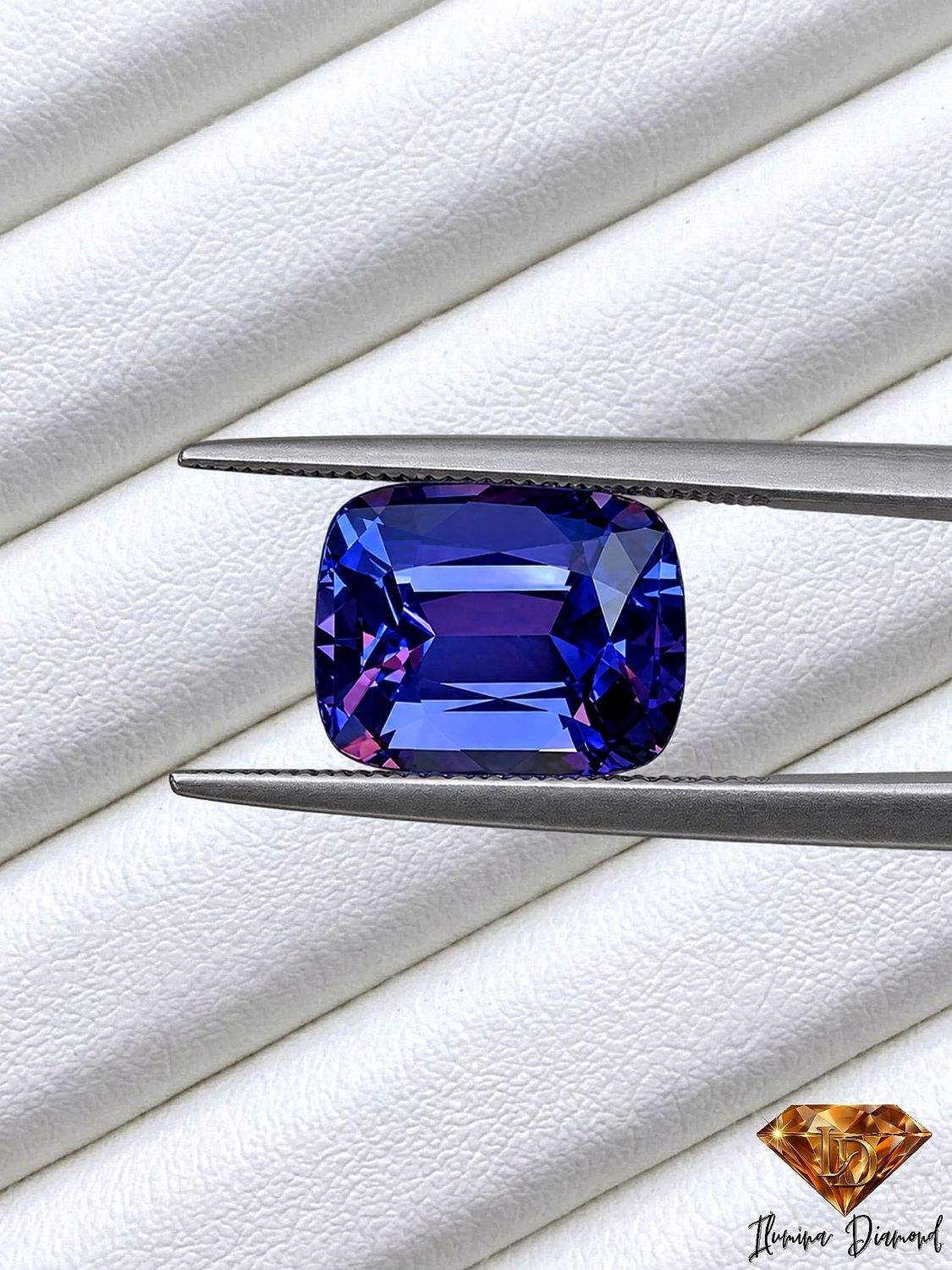 Natural Tanzanite - 5.18 carats - violet-blue, unheated, untreated, certified