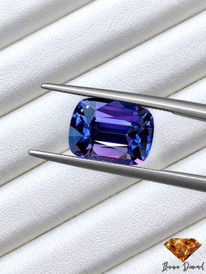 Natural Tanzanite - 5.18 carats - violet-blue, unheated, untreated, certified