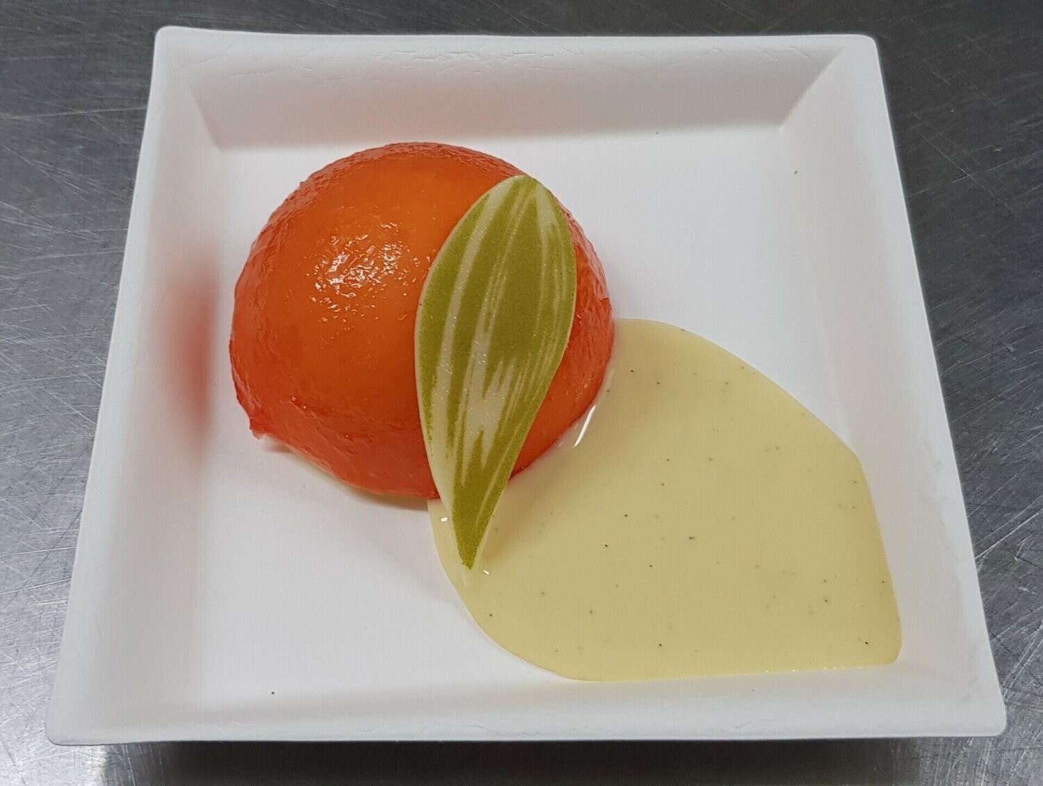 Dôme à la mangue et passion au yuzu