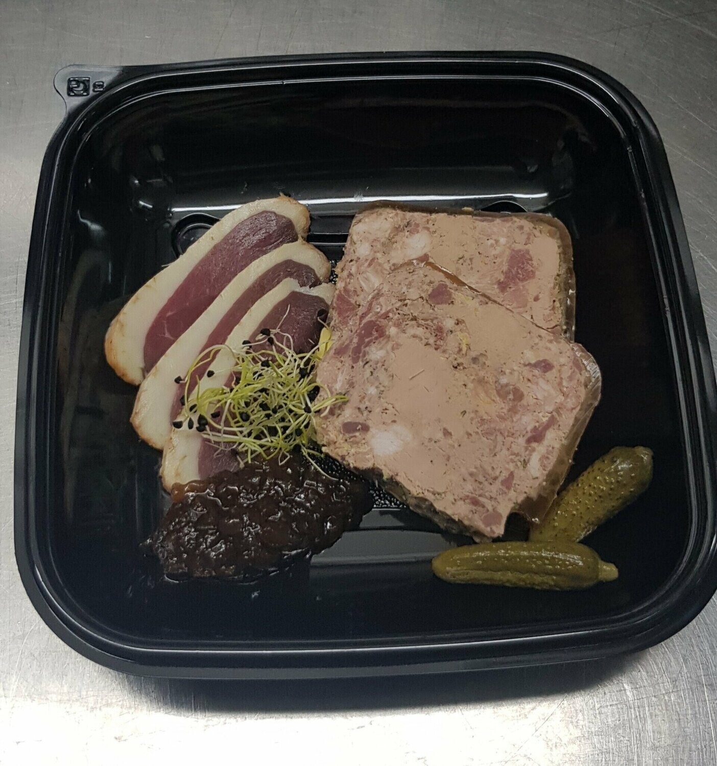 Terrine de canard à la Gasconne, compotée d'oignons
