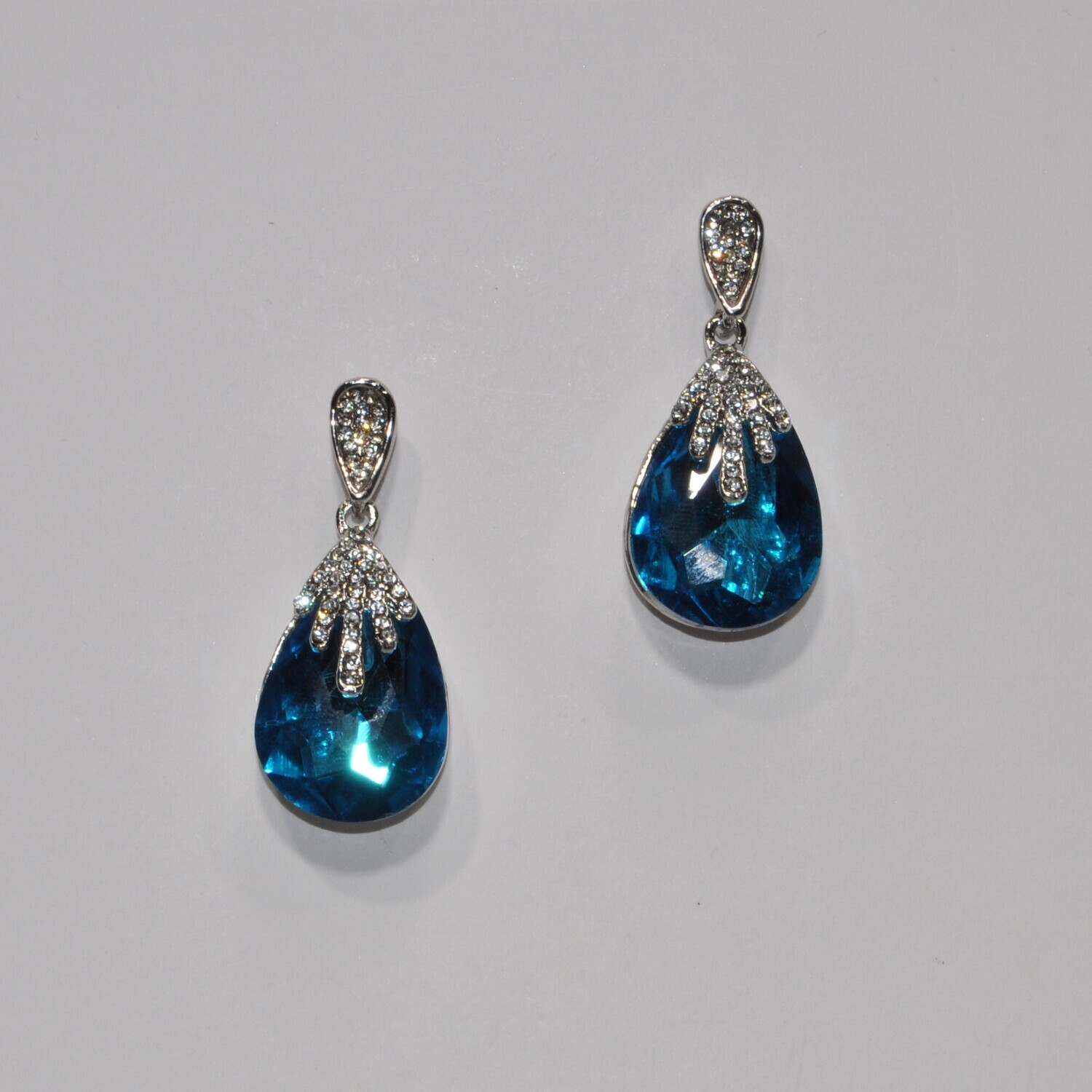 YJ1951E13S1 AQUA/SIL LRG TRDRP DNGL EAR