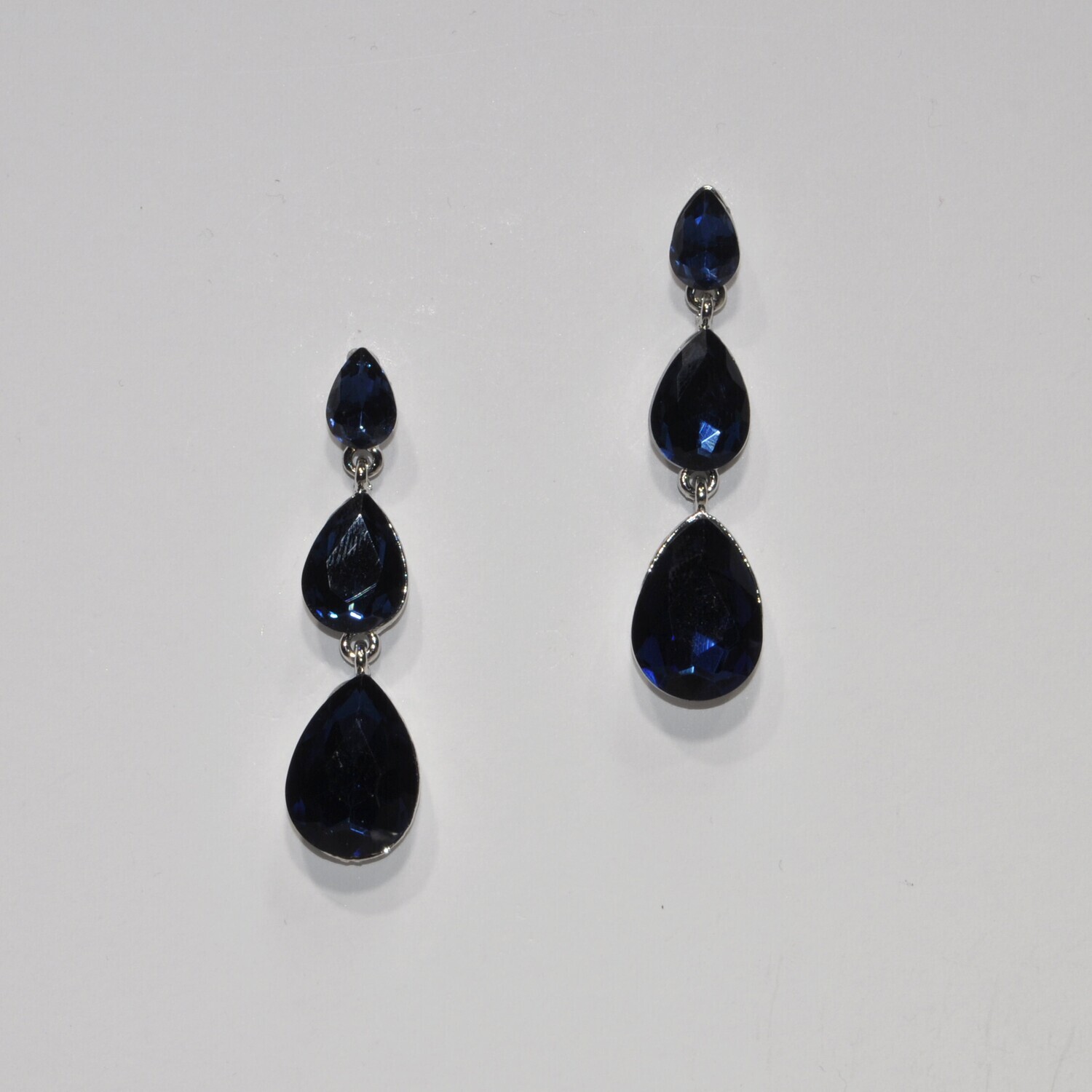 SI2250E8S MON/S 3 LNKD PEAR SHP STNS EAR