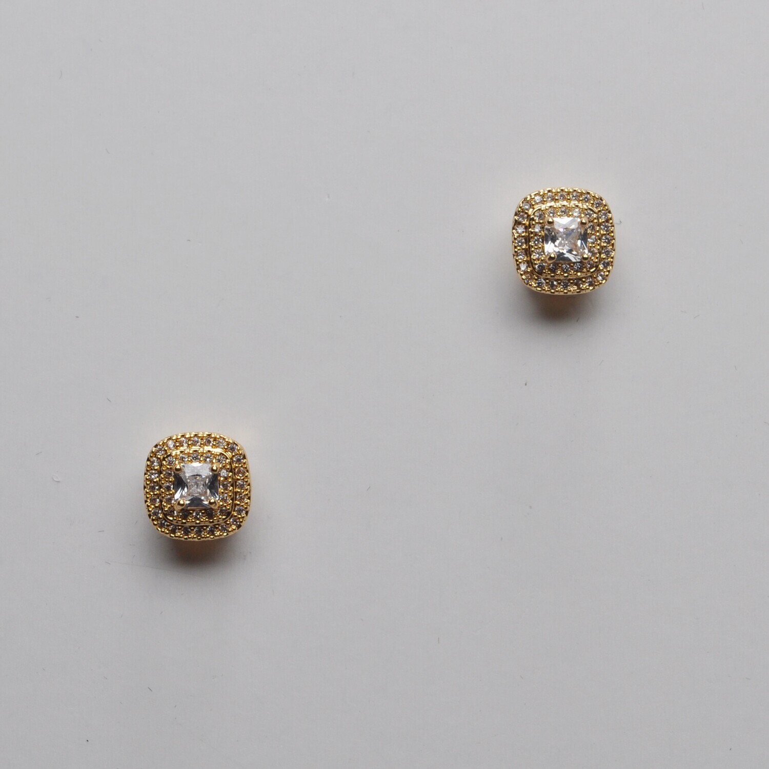 CR10526E1G CZ/G SQUARE PAVE STUD EAR