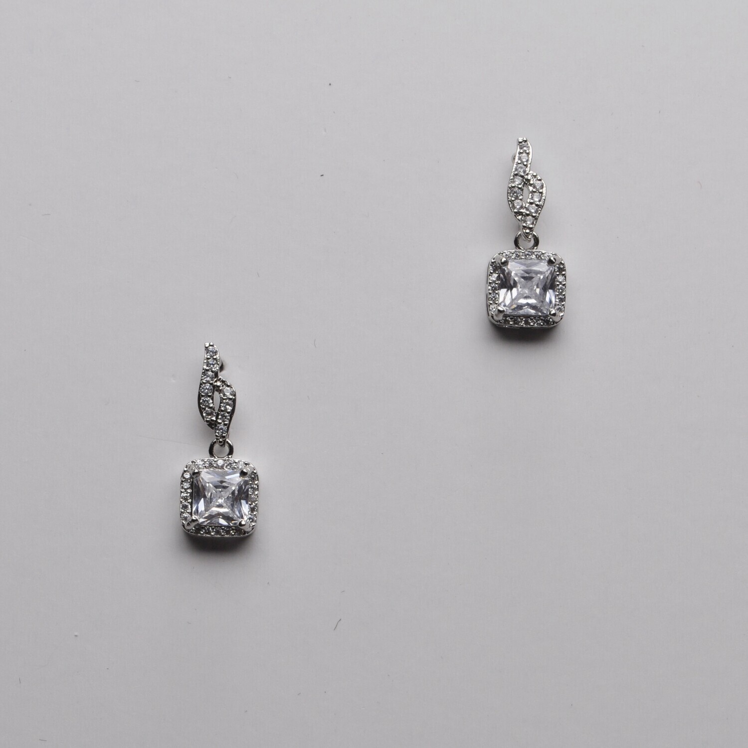 CR10854E1S CZ/S SQUR BTTM DANGL EAR