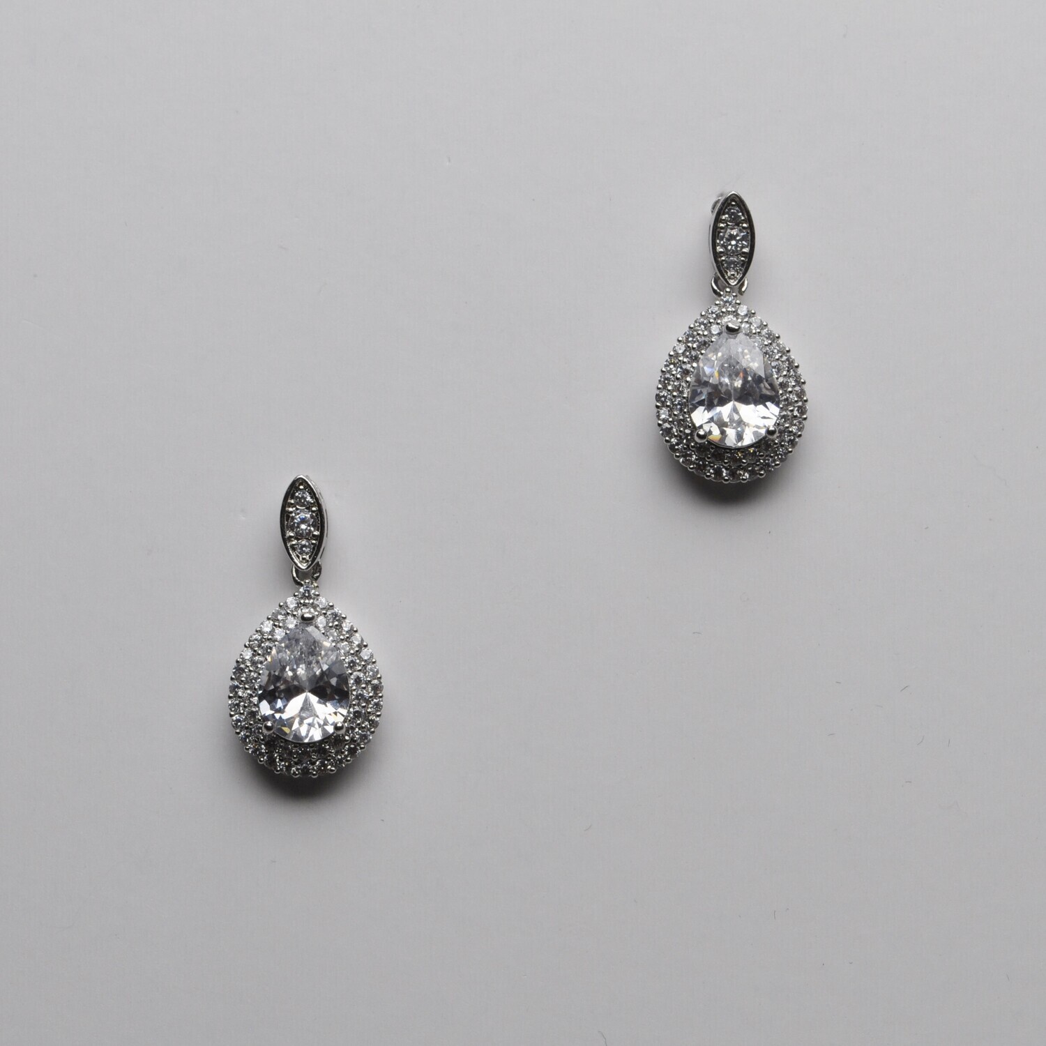 CR10656E1S CZ/S FRMD TRDRP DNGL EAR