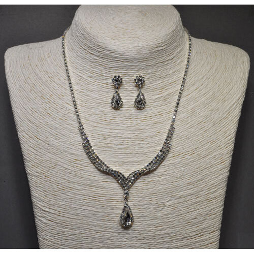 EN19567S1S CLR/SIL TRDRP DNGLE NECK SET