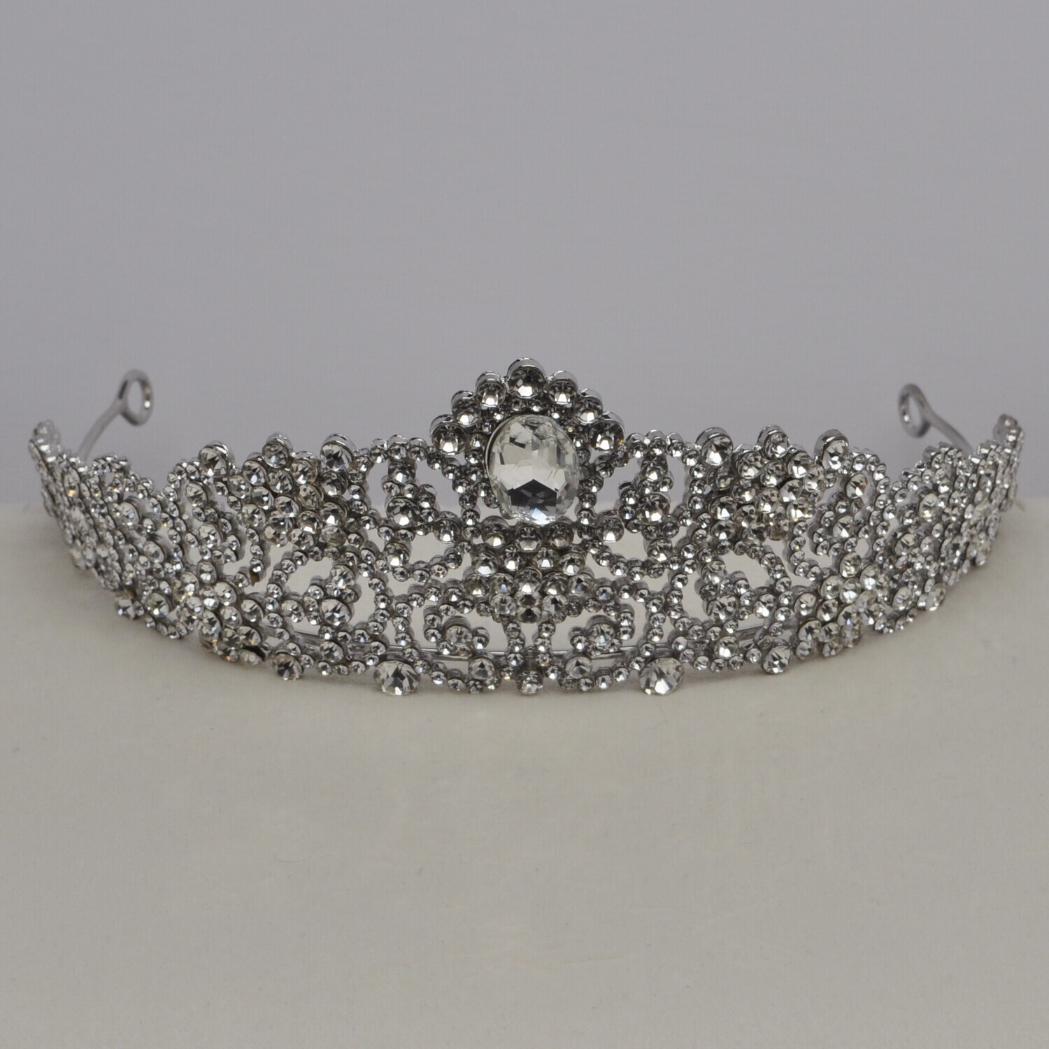 HJ2895T1S CLR/S  SWRLY STNS CNTR OVAL TIARA