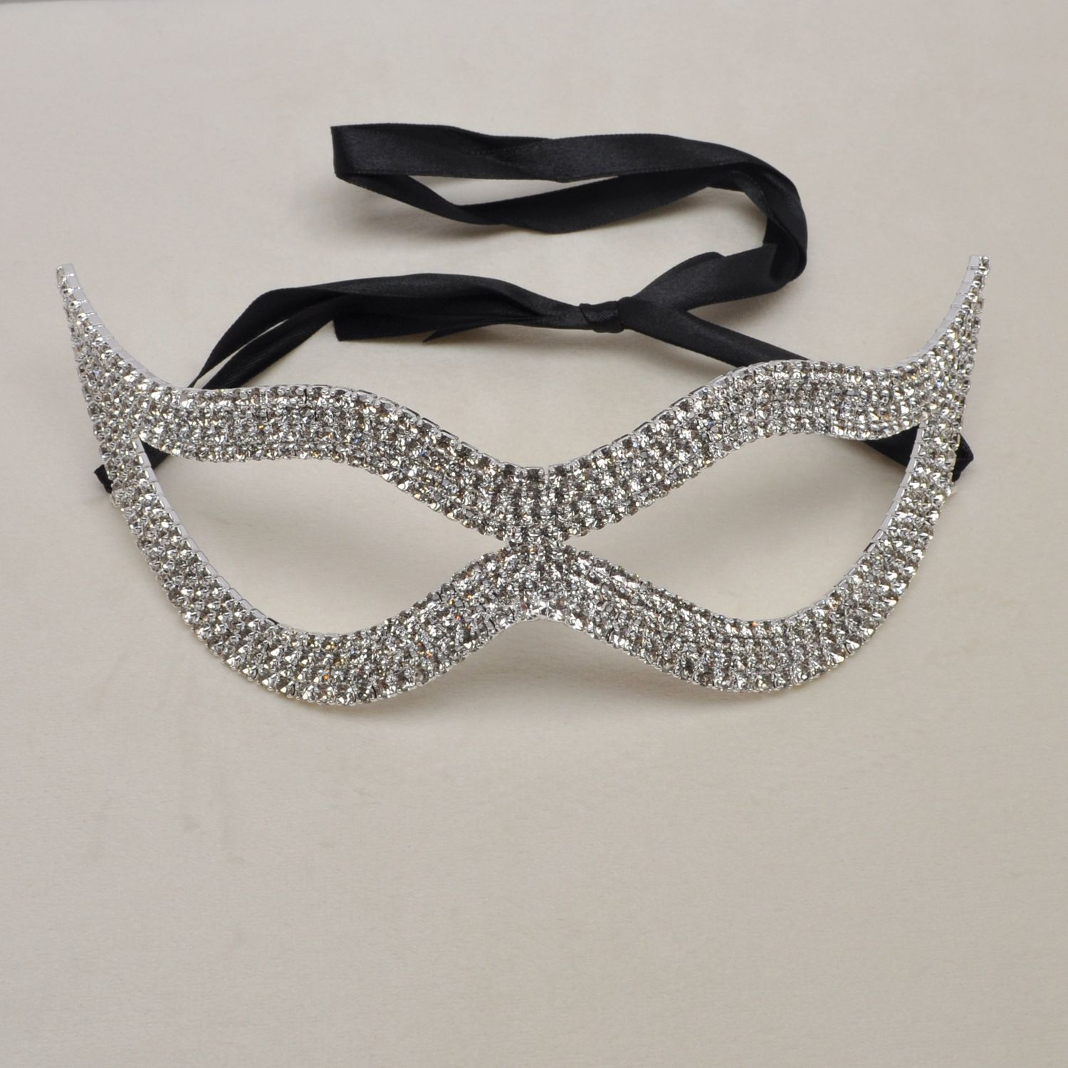 EN1332M1S CLR/S 4 ROW RHINSTN MASK