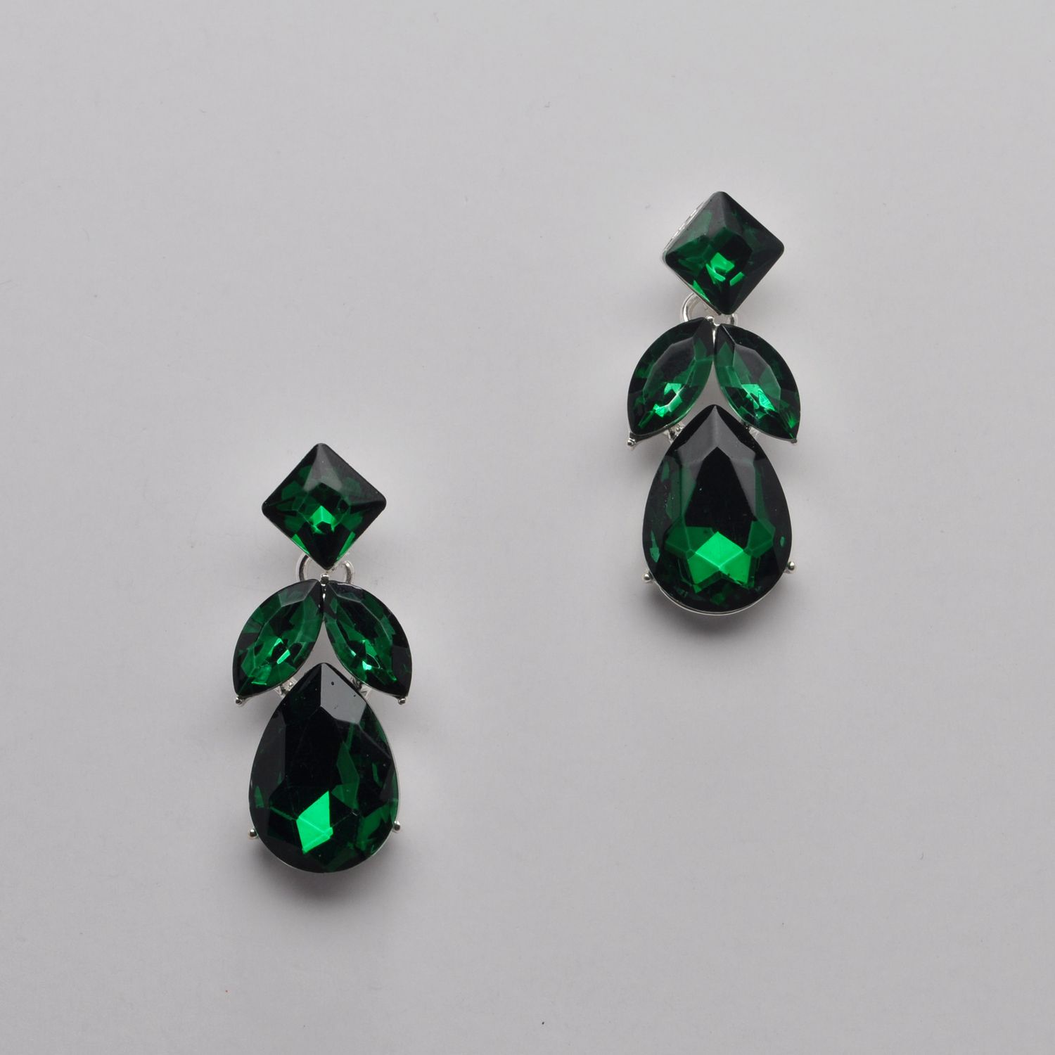 EN6738E18S EM/S DMND SHP TOP / FLWR BTM EAR