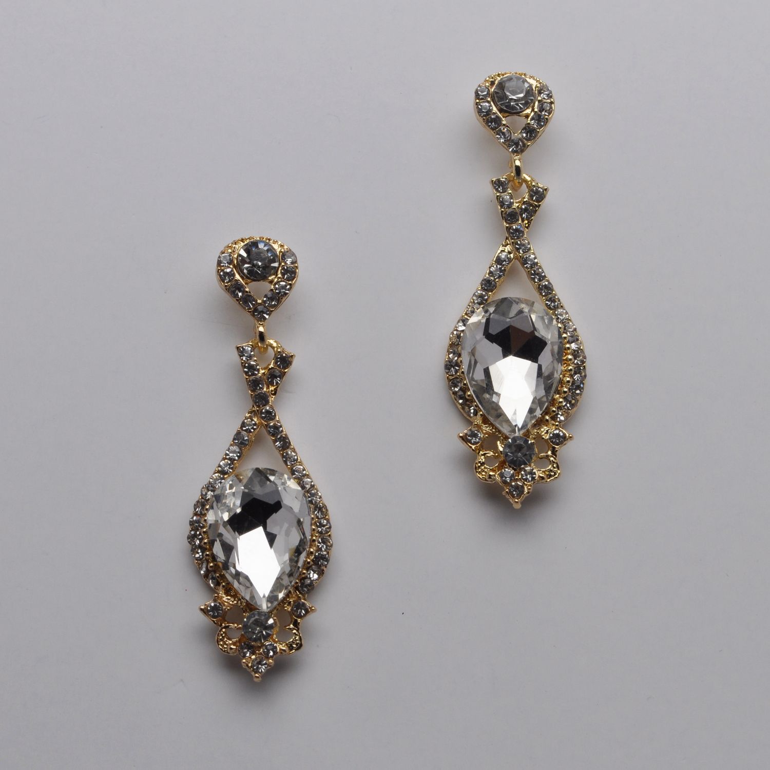 JU0752E1G  CL/G  SM HEART TOP  OVAL DIAMOND SHAPE DANGLE ER