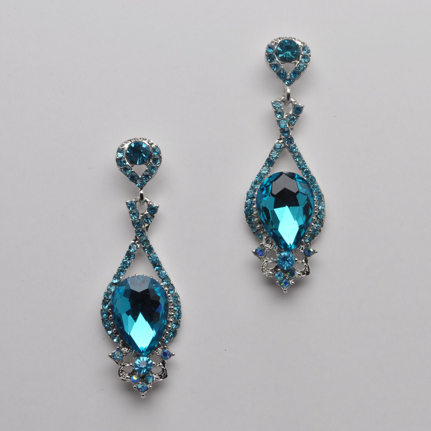 JU0752E13S  AQUA/S  SM HEART TOP  OVAL DIAMOND SHAPE DANGLE ER