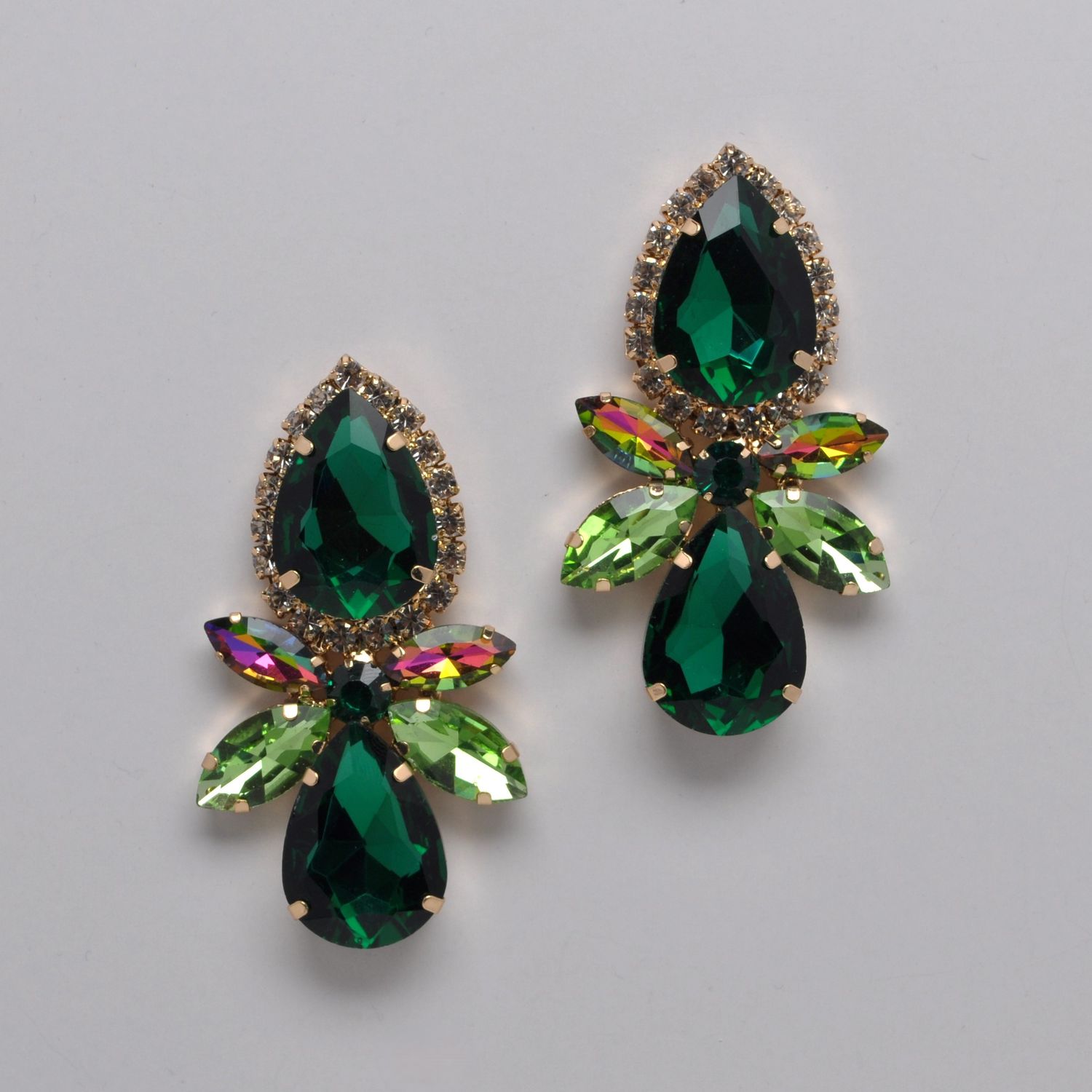 CN02104E18G   EM/G  LARGE TRDROP CLUSTER BEAD TRDRP  DNGL ER