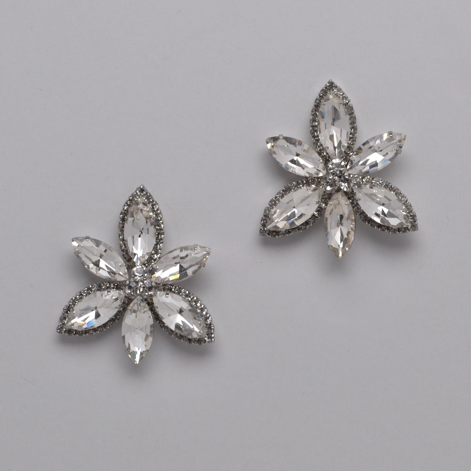 CN02106E1S   CLEAR/S  LRGE MARQT SHAPE FLOWER STN  ER