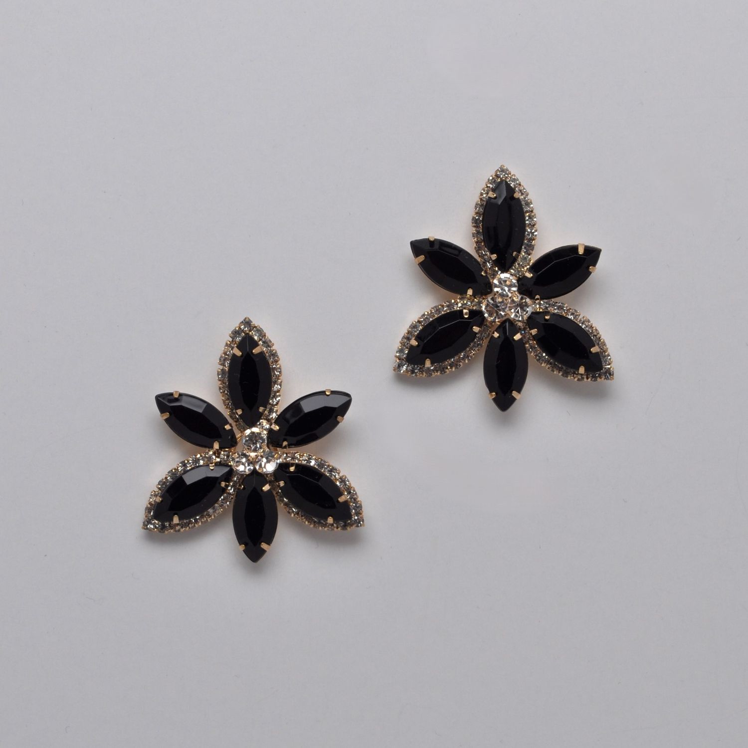 CN02106E2G   BLK/G  LRGE MARQT SHAPE FLOWER STN  ER