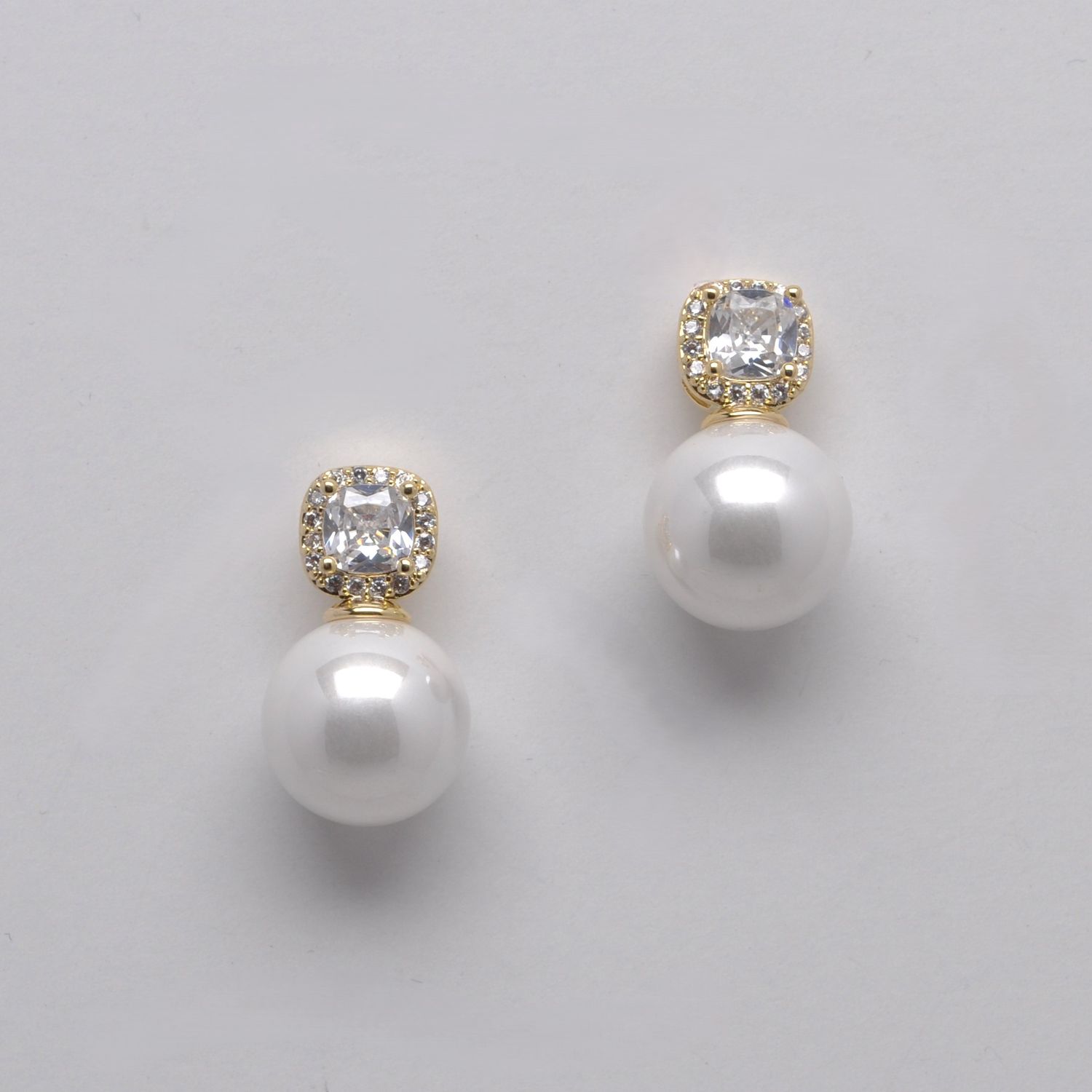 JL0059E40G1  CREAM PEARL /G  ROUND CZ TOP  ROUND 12MM PEARL ER