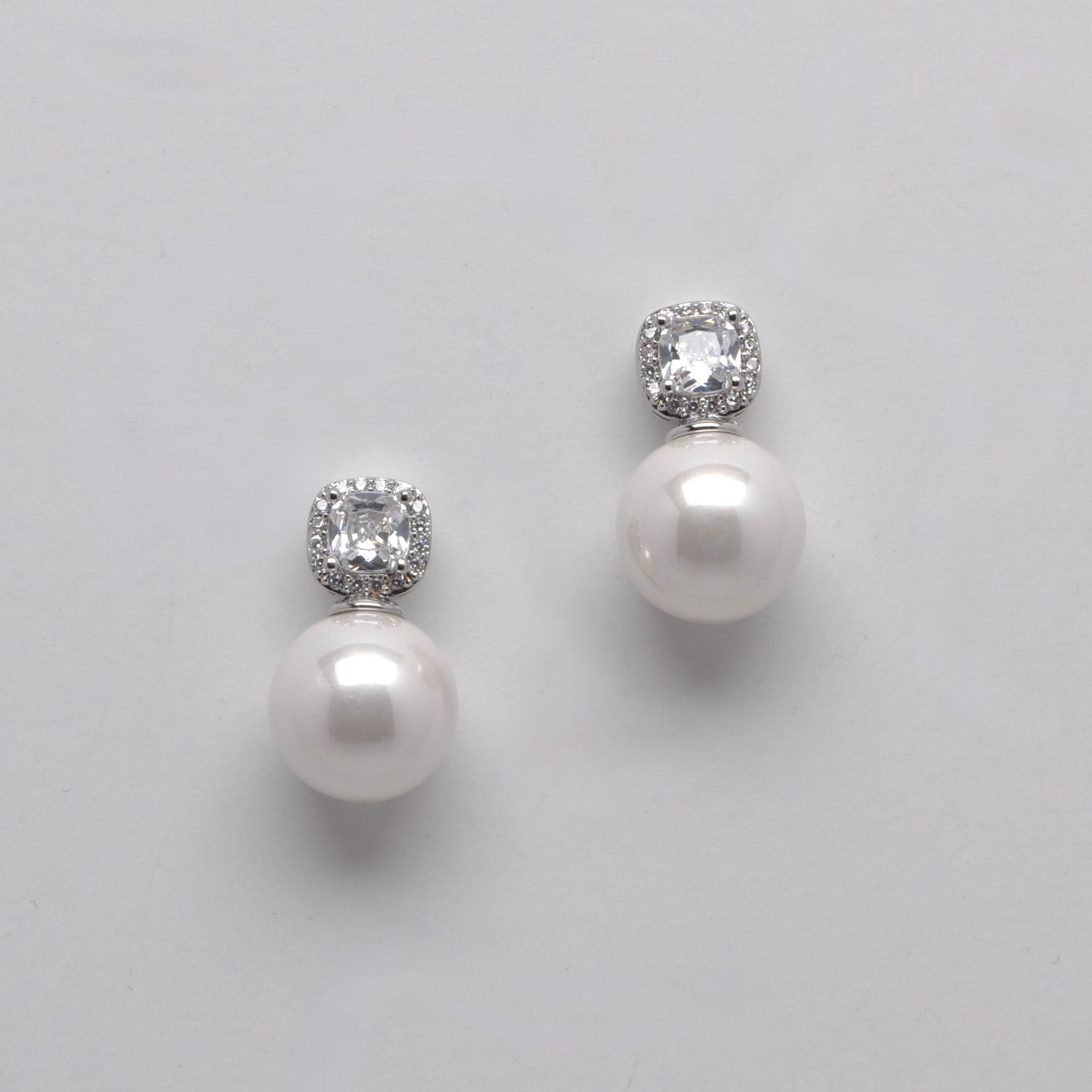 JL0059E39S1  WT PEARL /S  ROUND CZ TOP  ROUND 12MM PEARL ER