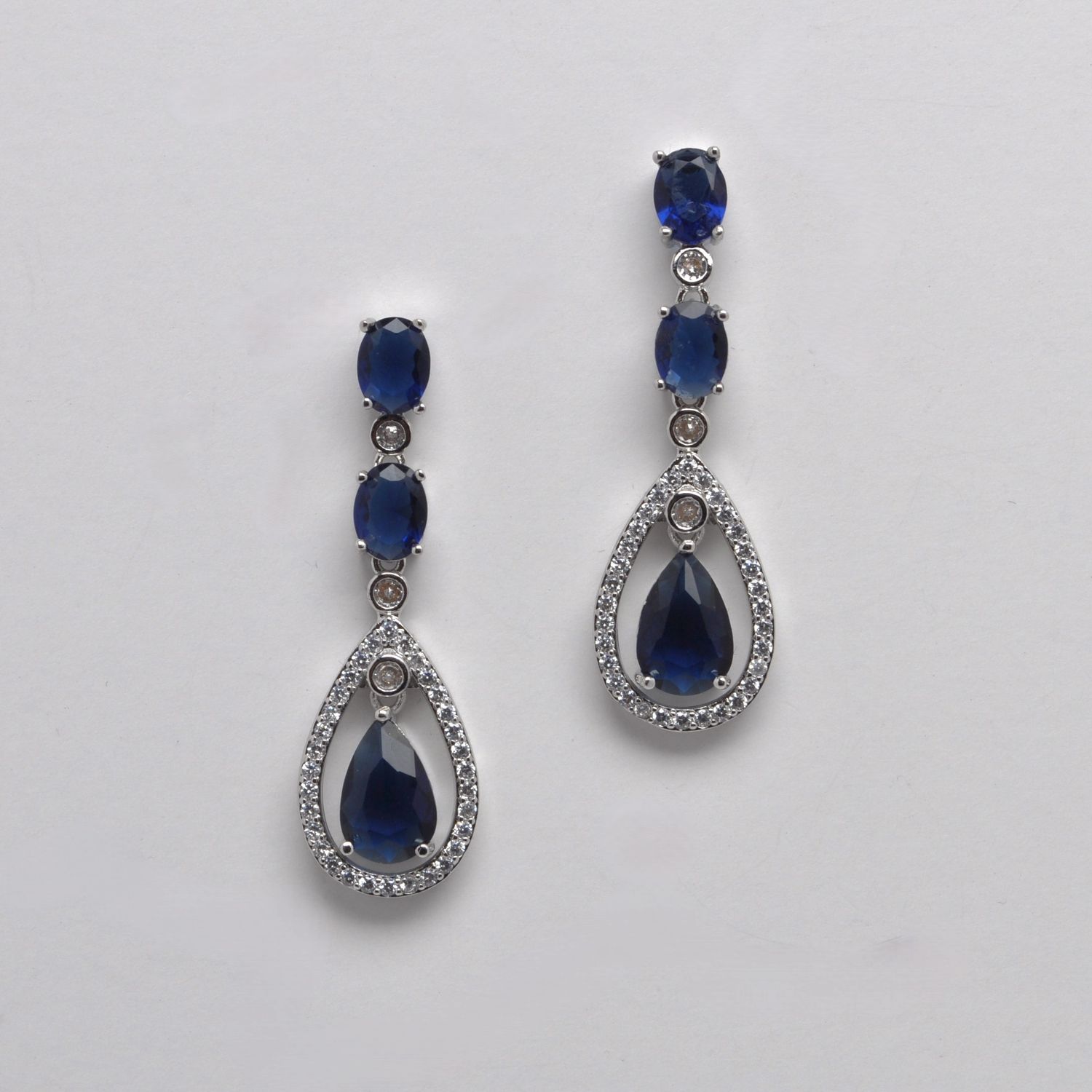 CN00484E8S CZ MONT/S OVAL TOP TEARDROP  STONE DNGL EAR