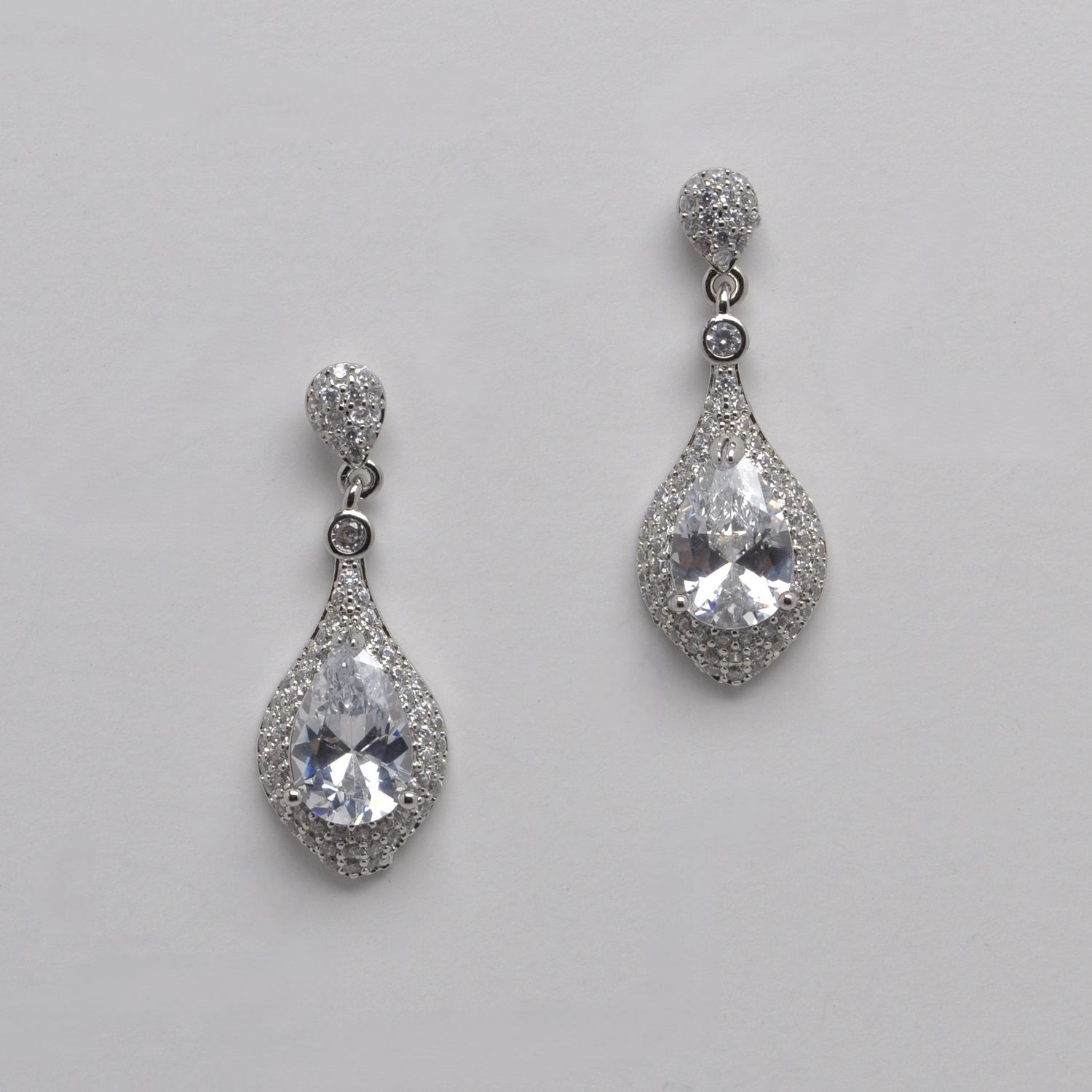 CN00482E1S CZ/S CASTING WITH TRDRP  STONE DNGL EAR