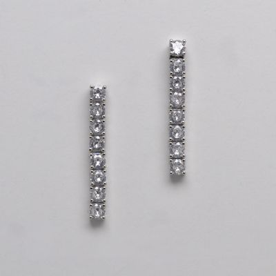 CN00480E1S CZ/S 5MM SINGLE ROW 8 CZ STONE DNGL EAR