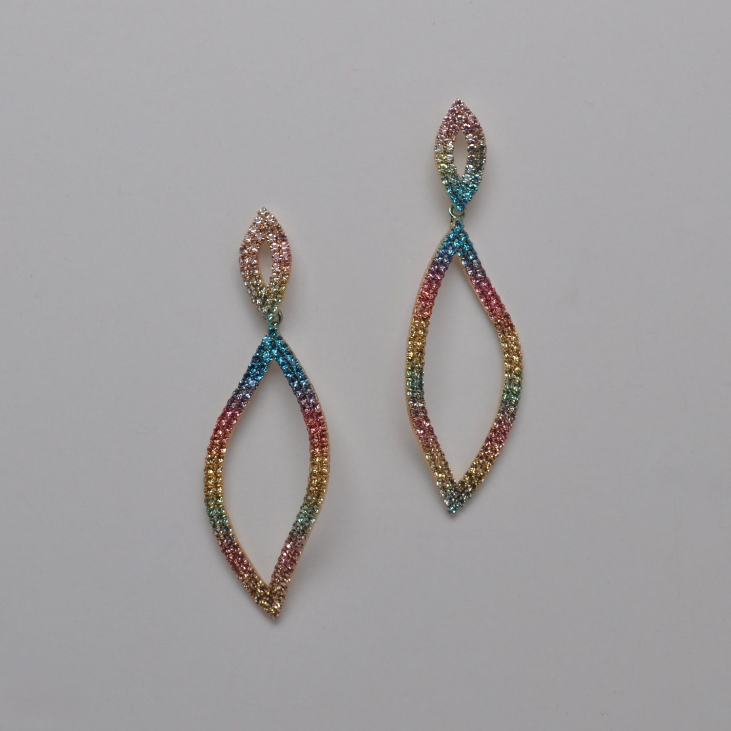 CC0011E66G MULTI/G SML STNS LEAF-SHP EAR