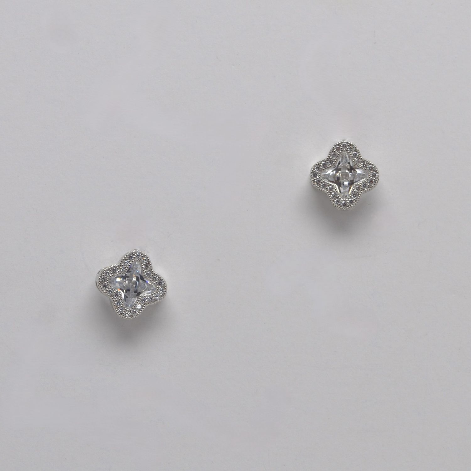 YJ2569E1S CZ/S CLOVER SHP EAR