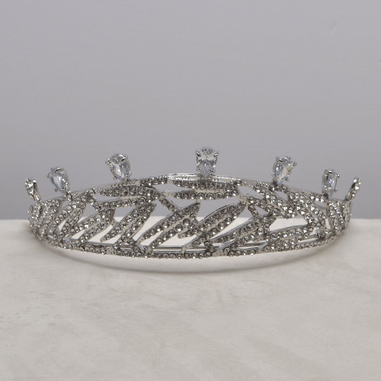 CN015948T1S CZ/S BRNCHS W/TRDRPS TIARA