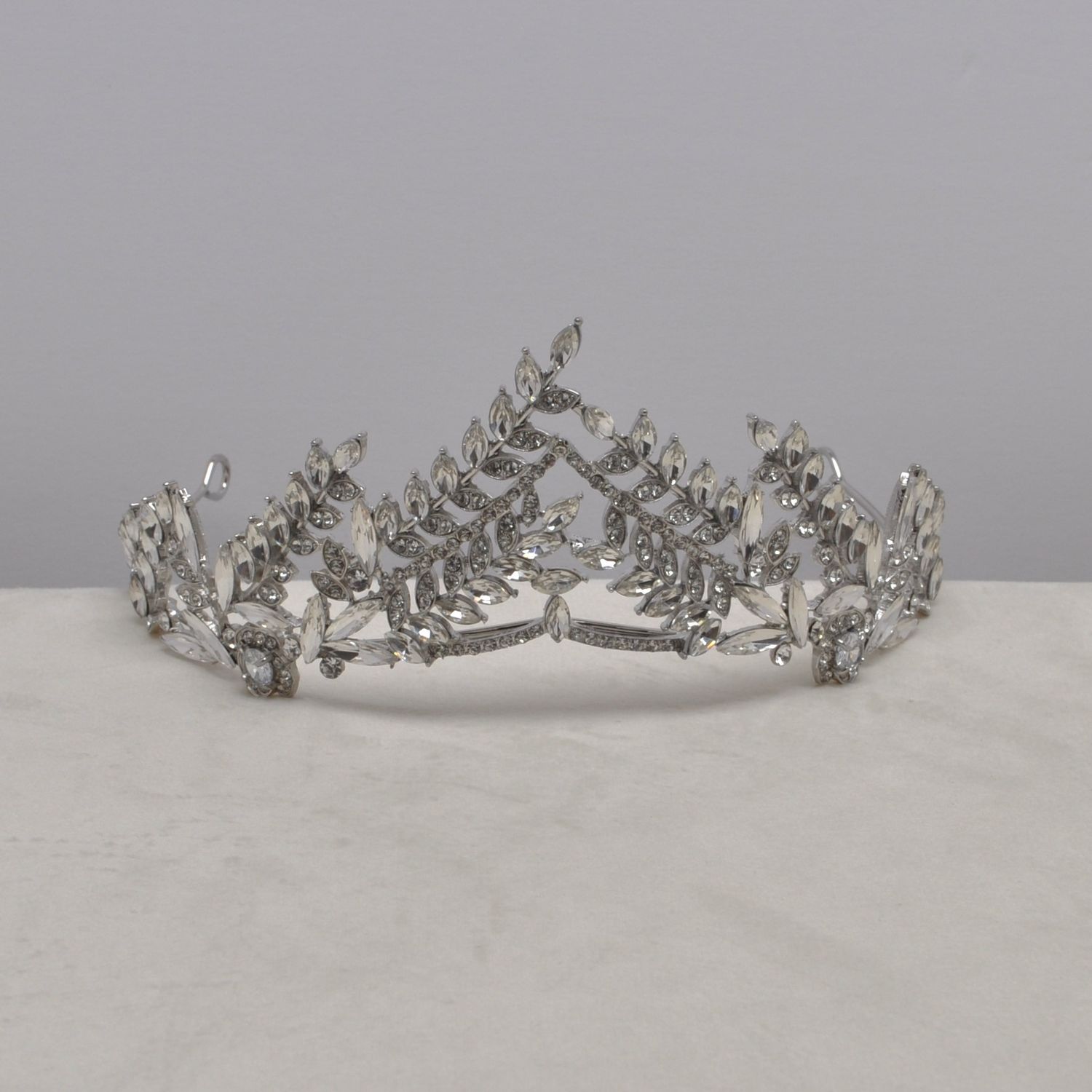 CN015096T1S CZ/PRL/S LEAVES TIARA