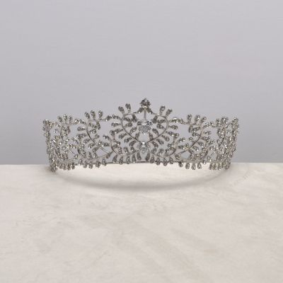 CN015961T1S CZ/S CNTR HEART TIARA
