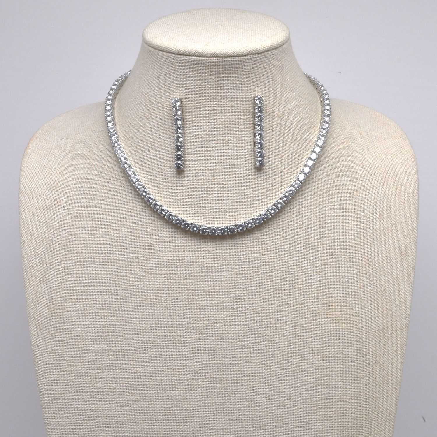 CN00486N1S CZ CL/S  5MM STUD ALL AROUND NECK SET