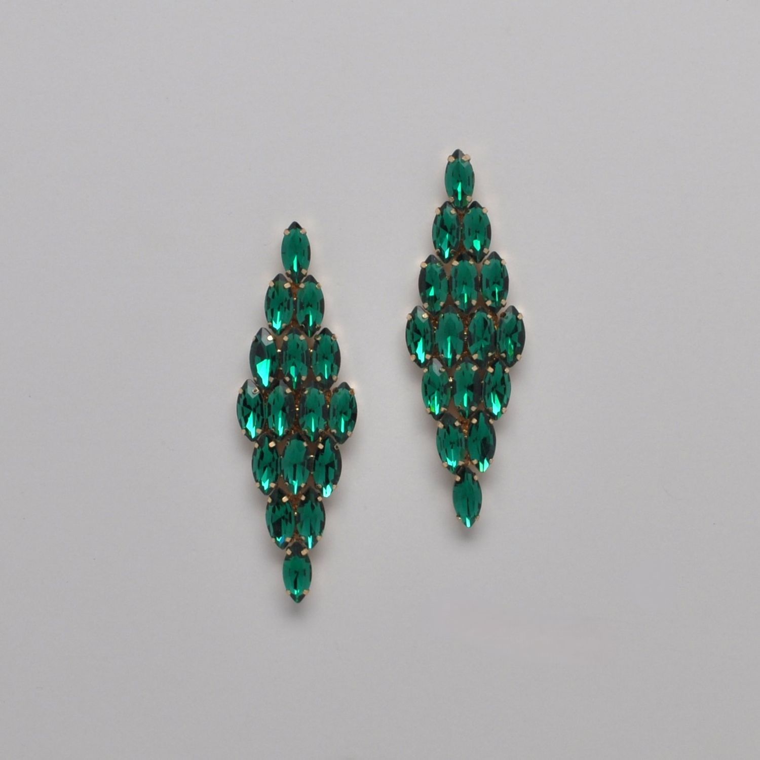 CN02109E18G  EM/G  LARGE 3.5&quot; MARQ DIAMOND SHAPE  DNGL ER