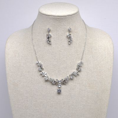 CN00476S1S CZ/S VINE-LK NCK W/3 RND STNS DNG SET