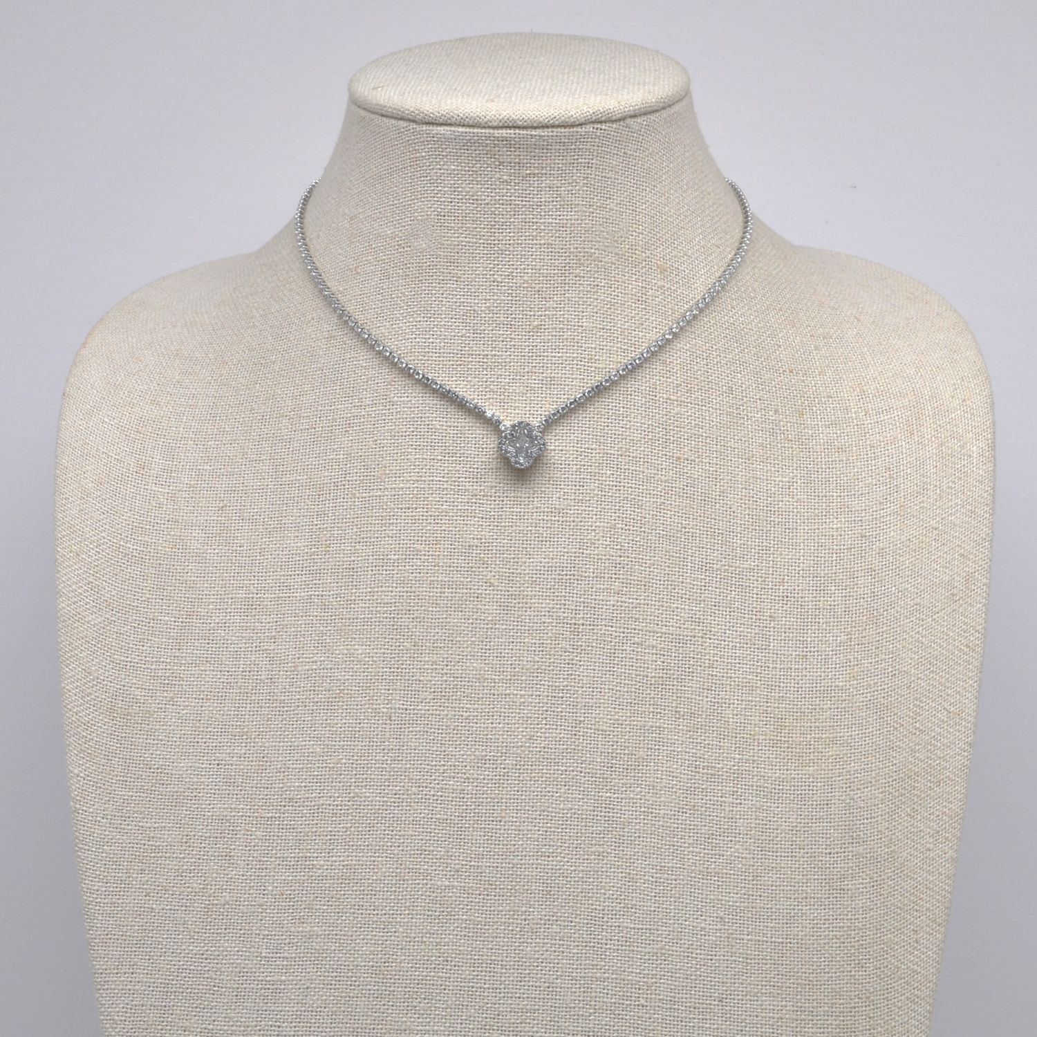 CN01207N1S CZ/S CLOVER DNGL NECKLACE
