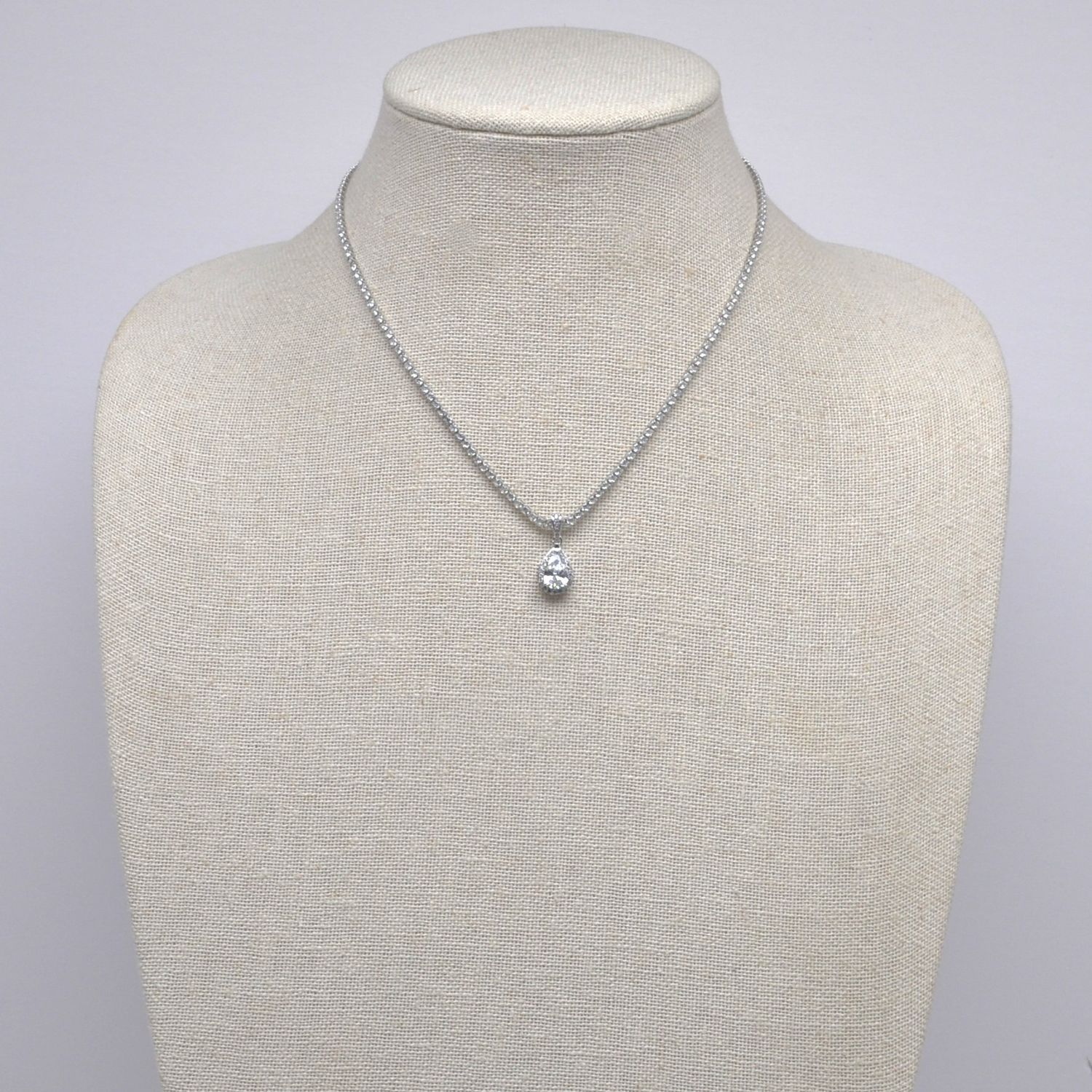 CN01210N1S CZ/S TRDRP DNGL NECKLACE