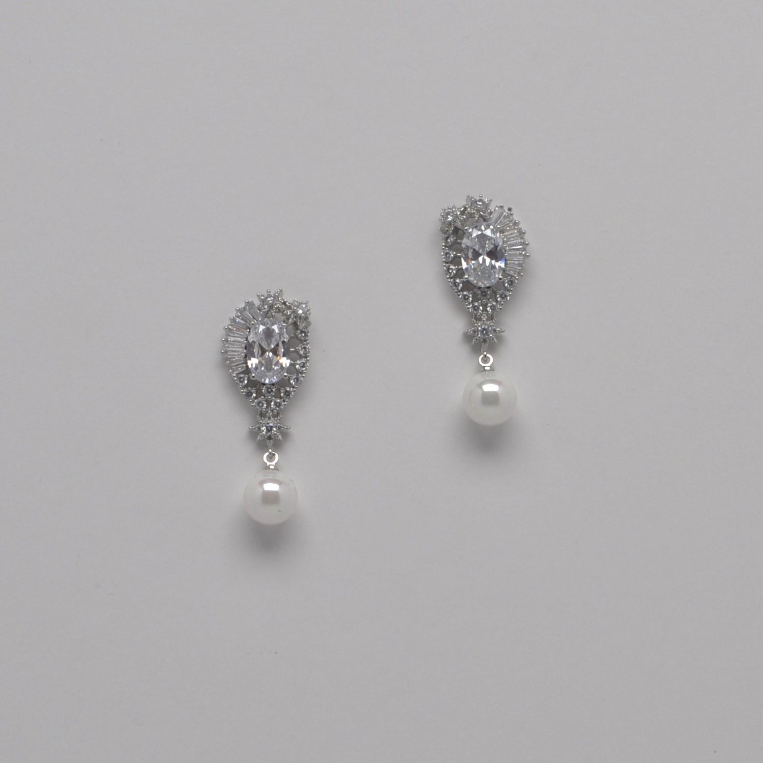 CN013364E40S CZ/PRL FRMD OVAL CRY PRL DNG ER