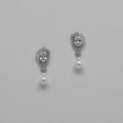 CN013364E40S CZ/PRL FRMD OVAL CRY PRL DNG ER