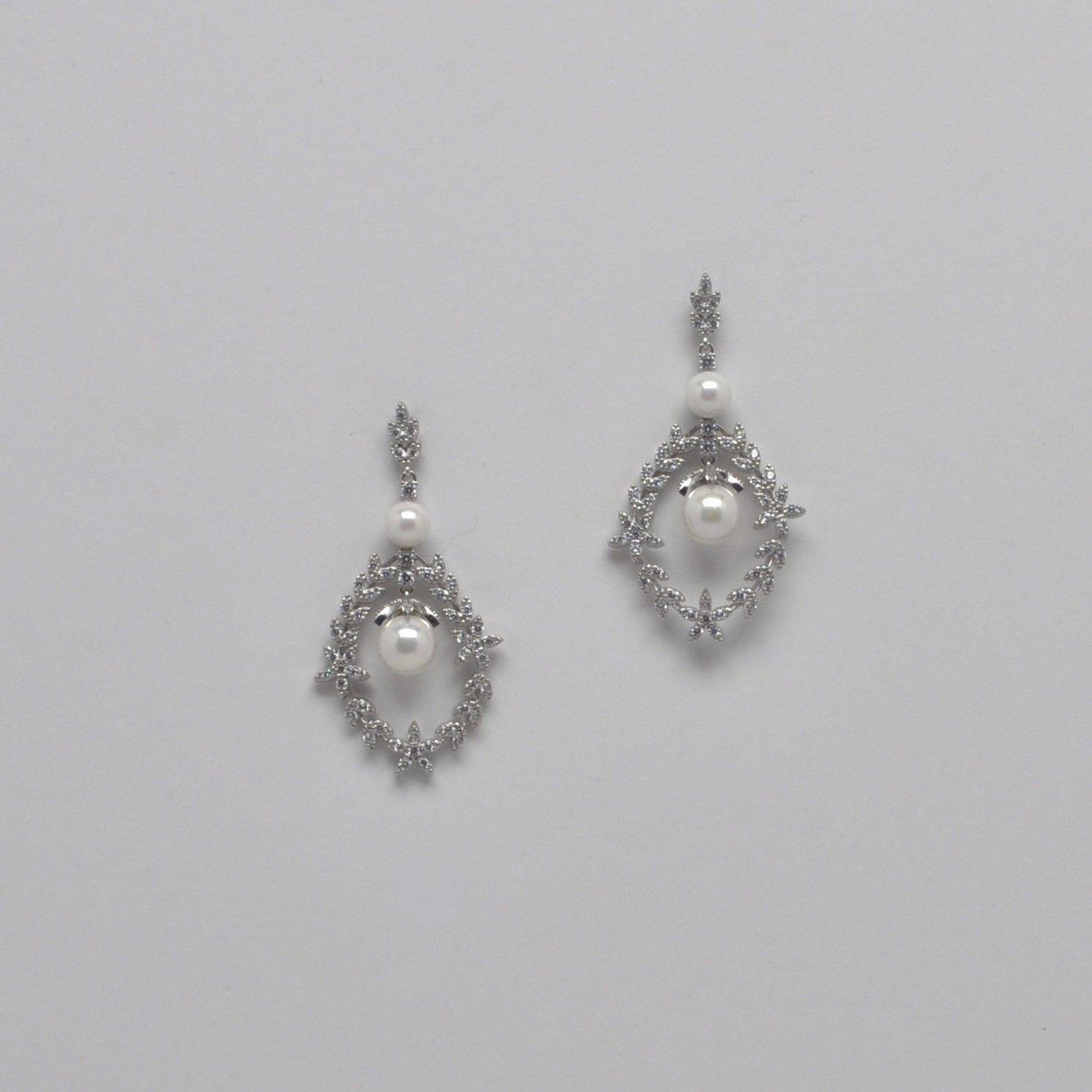 CN013366E40S CZ/PRL WREATH-LK PRL DNG ER