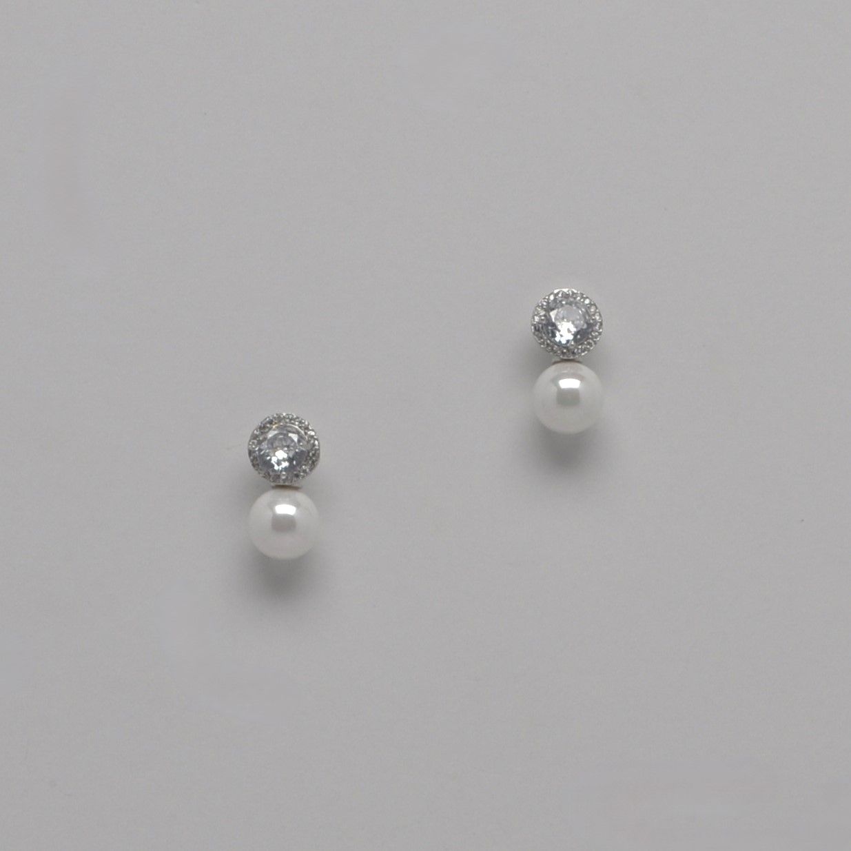 CN013370E40S CZ/PRL RND FRMD CRY / PRL ER