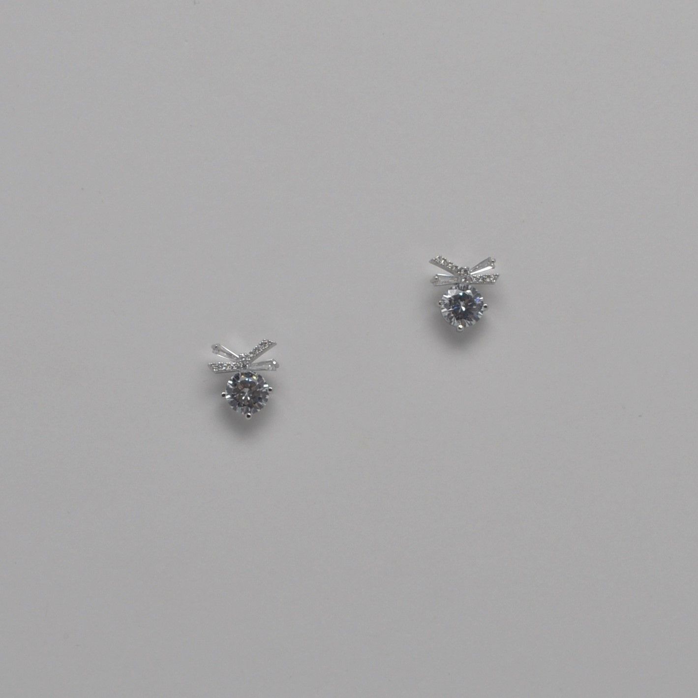CN013380E1S CZ/S BOW W/RND CRY EAR