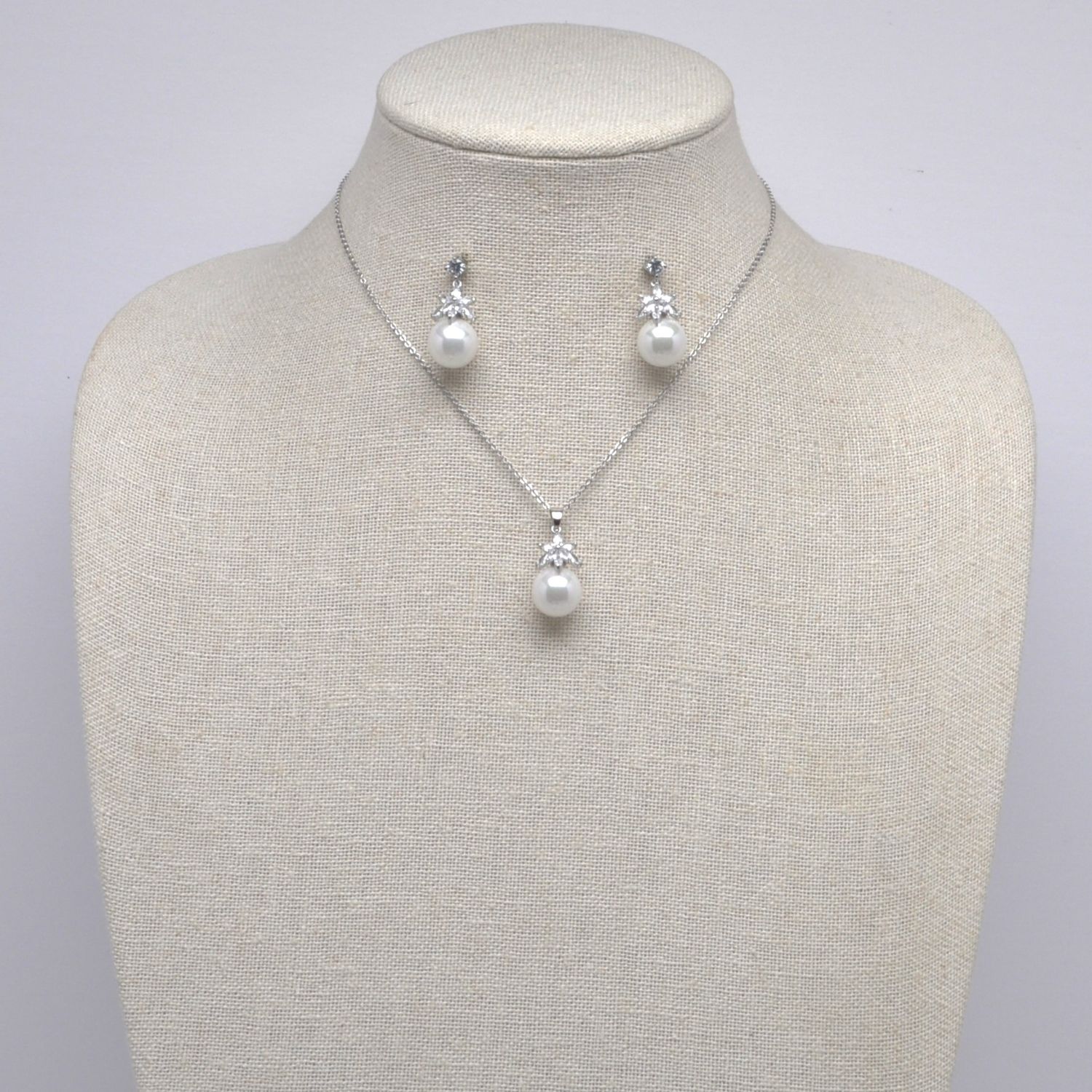 CN013483S39S CZ/PRL/S CRY STAR/PRL DNG EAR