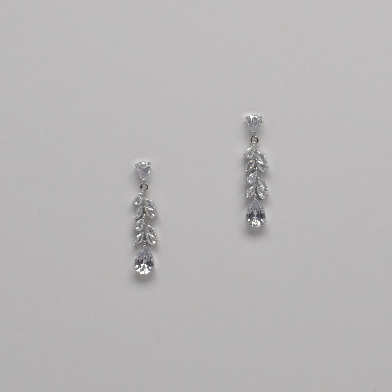 CN01402E1S CZ/S MRQ STNS W/TRDP DNG EAR