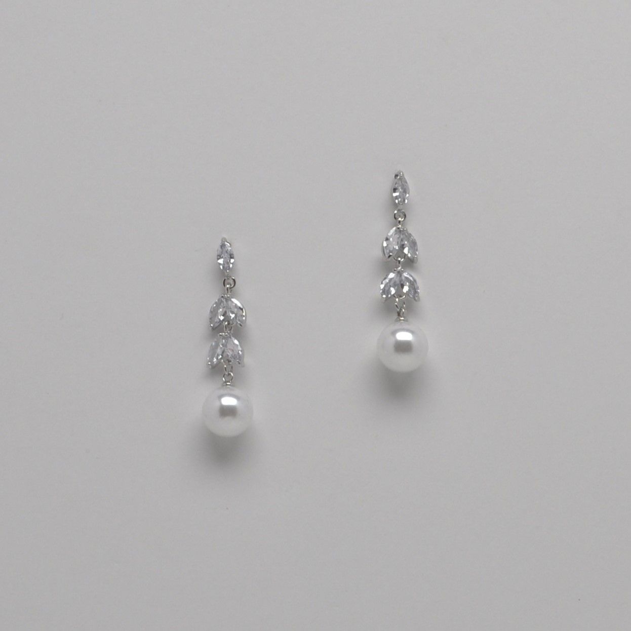 CN01401E39S1 CZ/PRL MRQ STNS / PRL DNGL EAR