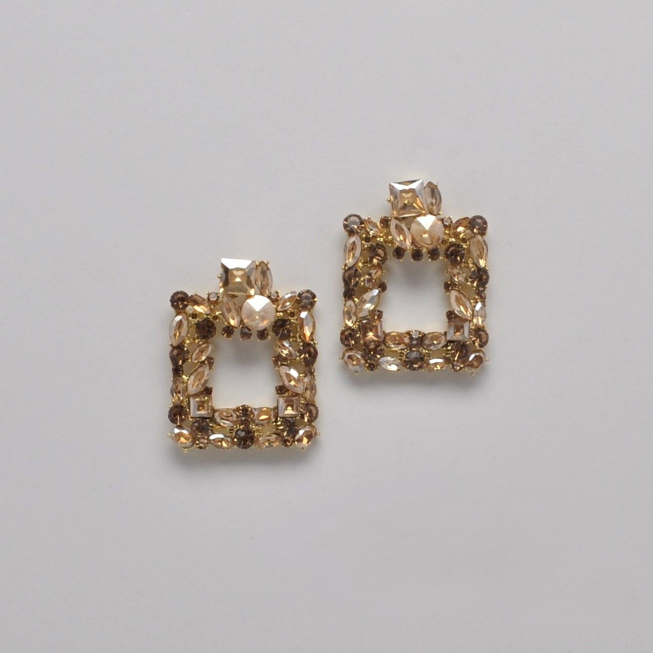 SI1509E4G LTCO/G DRZY-LK SQUR-SHP EAR