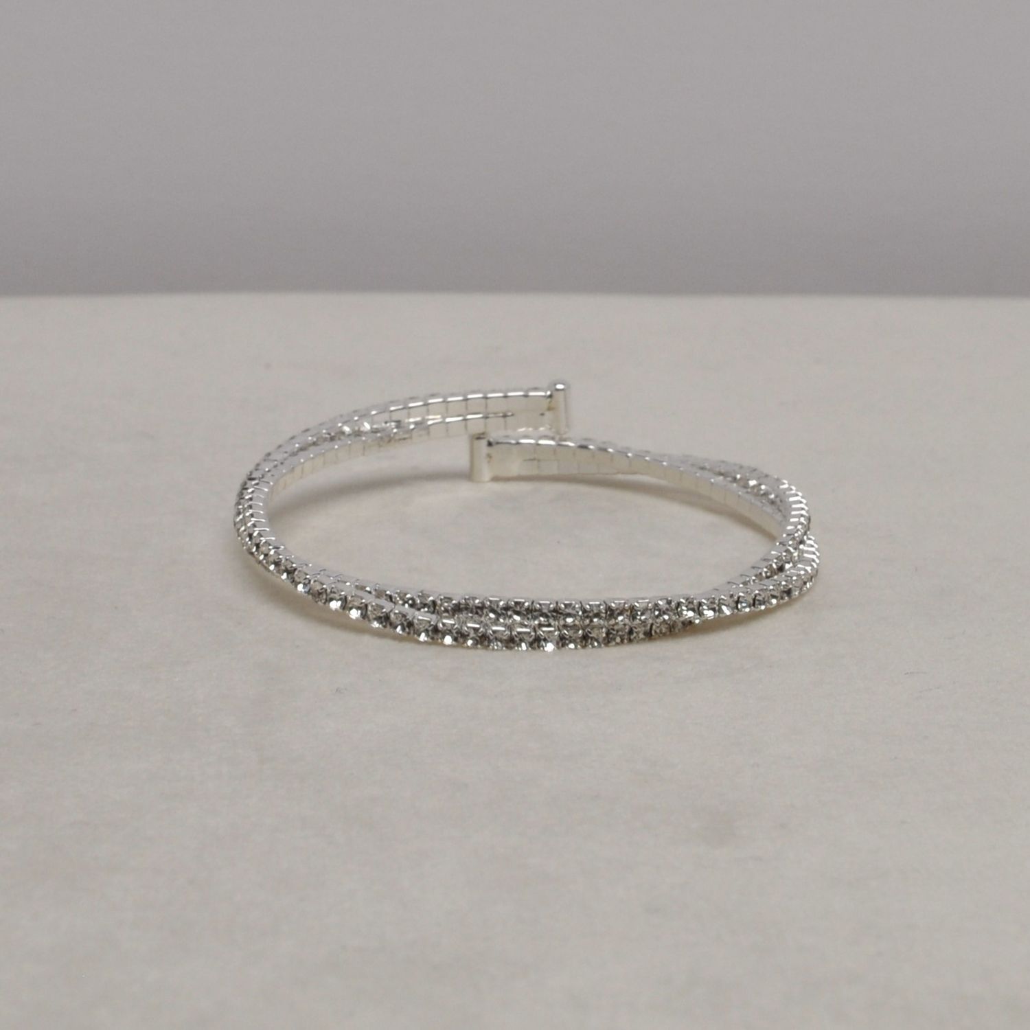 J83487B1S CLR/S  2 LINE TWSTD CUFF BRAC