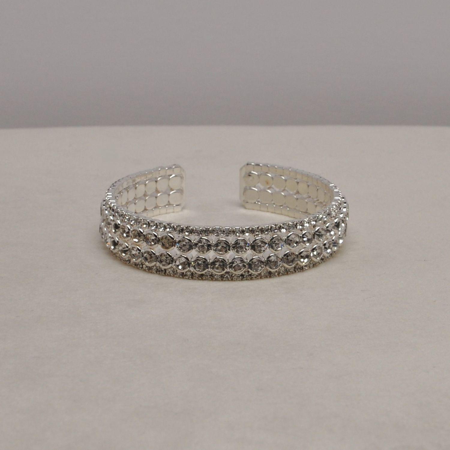 J83503B1S CLR/S 4 ROW SML &amp; RND STNS CUFF BRAC