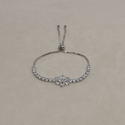 CN03021B1S CZ/S CNTR FLWR CRY BOLO BRAC