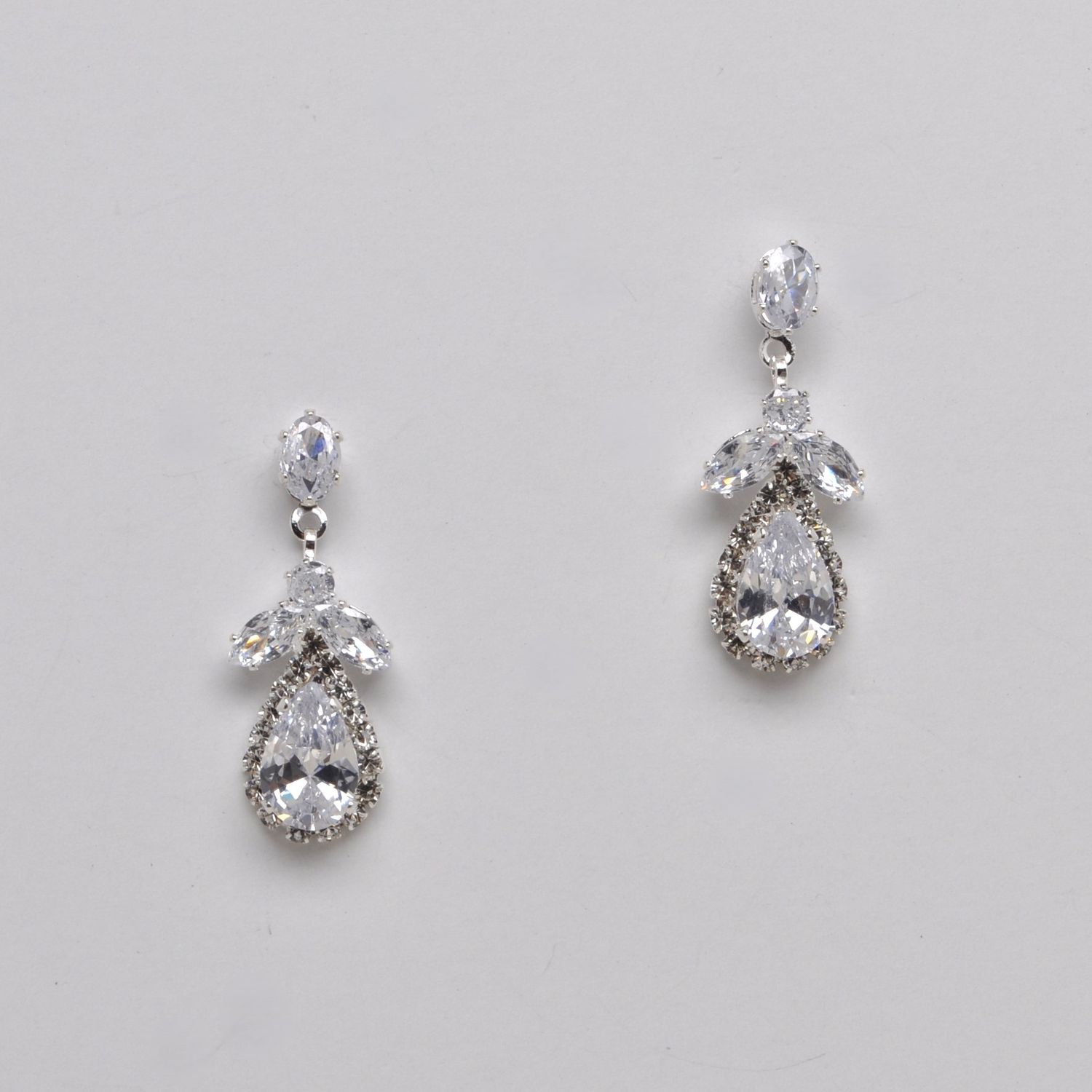 CR10829E1S CZ/S FLWR SHP DNGL EAR
