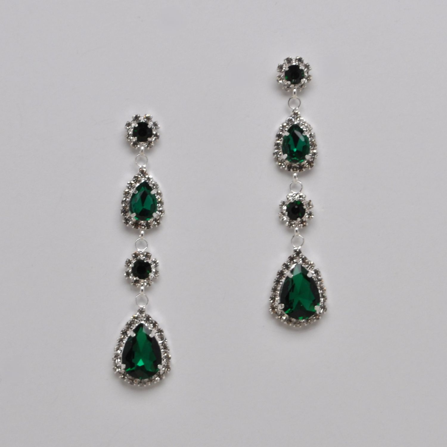 J28385E18S EM/S LNKD RND &amp; TRDP STNS EAR