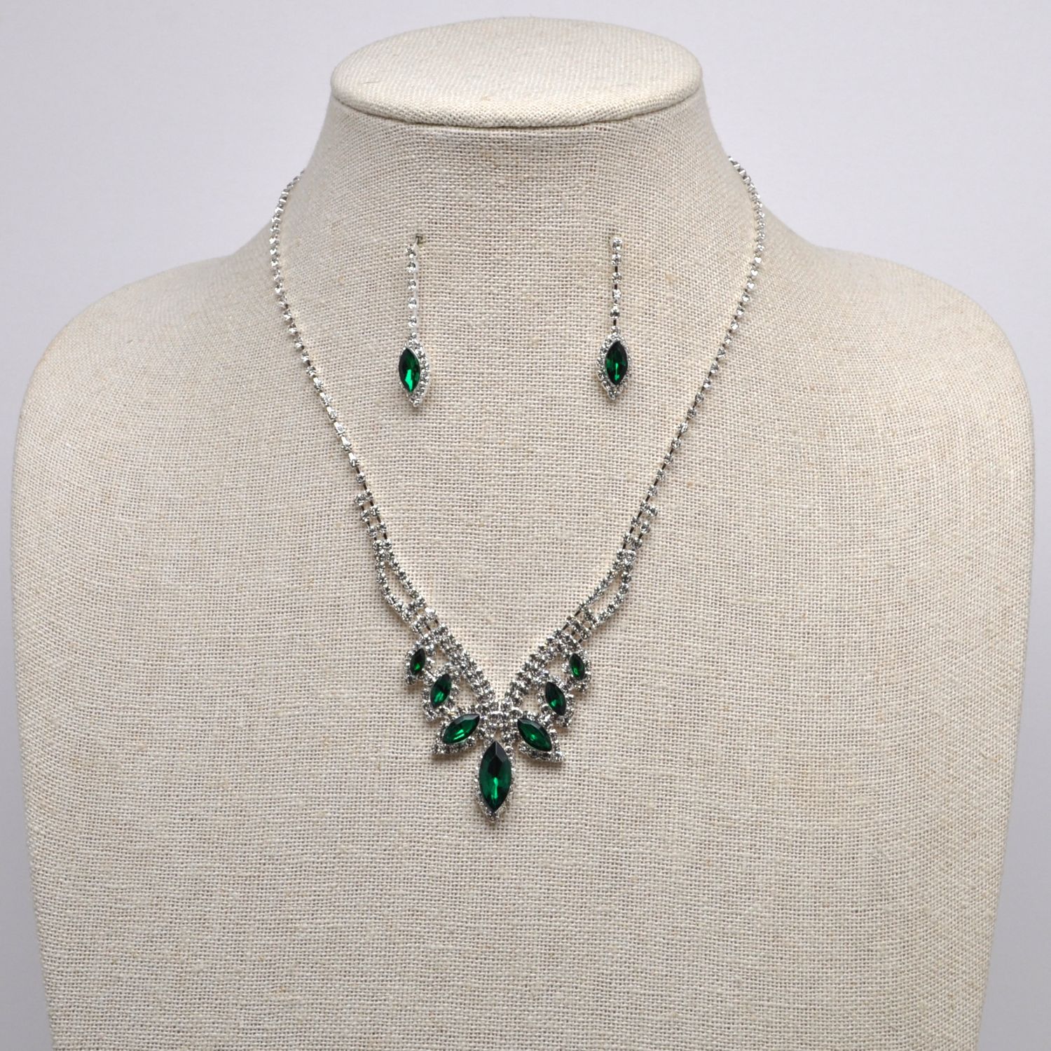 J16777S18S1 EM/S MRQUS STNS NECK SET